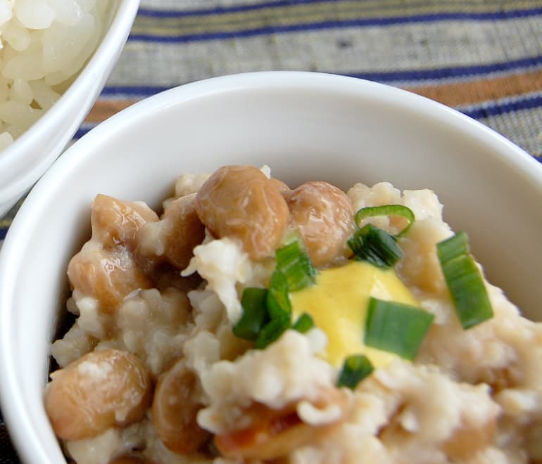 栄養が詰まった納豆と食物繊維入りのオートミール