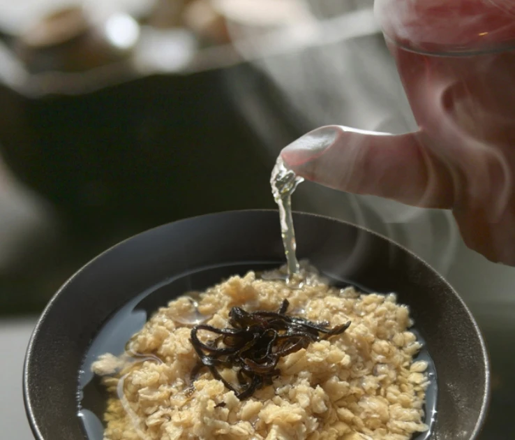 レンジで”米化”出汁をかければ極上茶漬け
